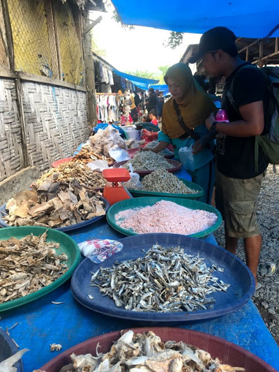 The local market in Bukit Lawang.